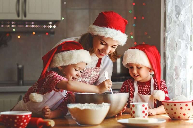 Nel post del blog di oggi, ti presenteremo tre deliziose ricette per i biscotti di Natale chetogenici!